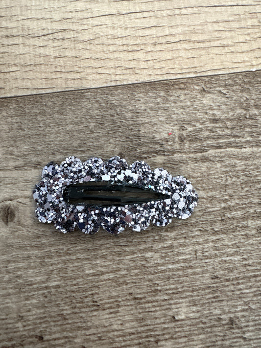 Black glitter snap clip